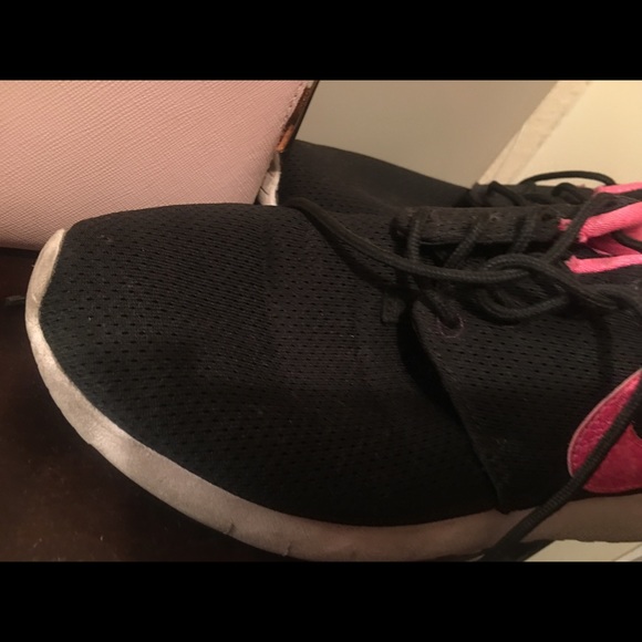 Nike - Picture 2 of 3